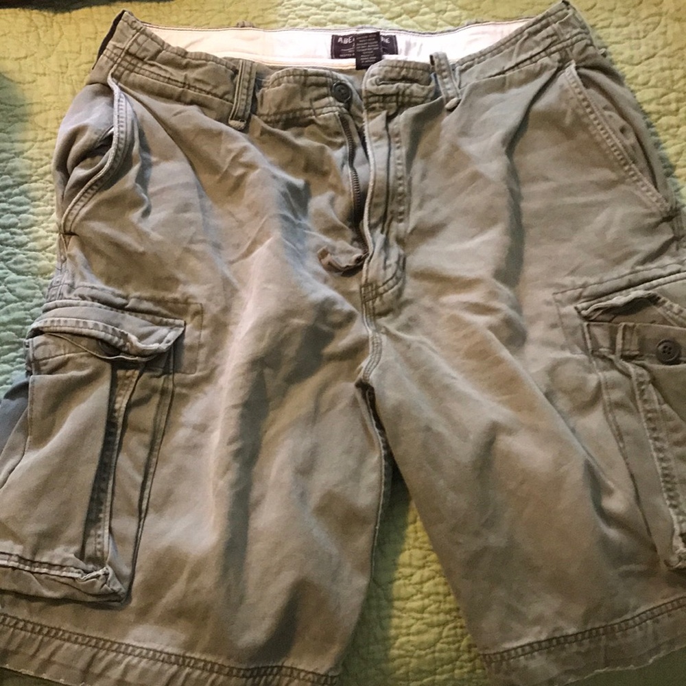 Vintage circa 2000s green cargo shorts